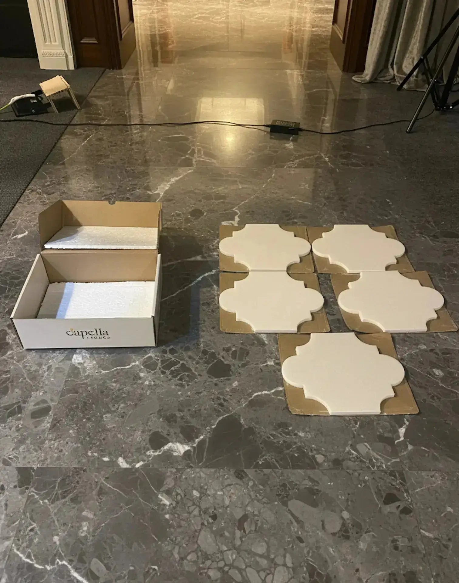 Decorative tiles and a 'Capella' branded box on a marble floor. single wall kitchen design diseño de cocina de una sola pared
bathroom medicine cabinet installation instalación de botiquín de baño